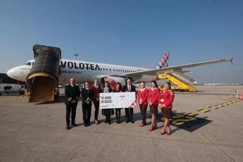 Volotea festeggia i 10 anno al Catullo di Verona Volotea festeggia i 10 anno al Catullo di Verona