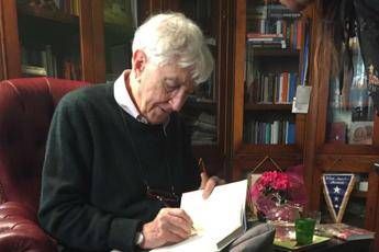 A Corrado Augias il Premio Laurentum I Valori della Cultura A Corrado Augias il Premio Laurentum I Valori della Cultura