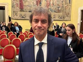 Ad Alberto Angela il Premio Laurentum Eccellenza nella Divulgazione Scientifica Ad Alberto Angela il Premio Laurentum Eccellenza nella Divulgazione Scientifica