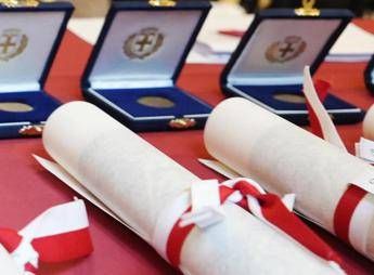 Ambrogini cerimonia senza contestazioni standing ovation per poliziotto ferito Ambrogini cerimonia senza contestazioni standing ovation per poliziotto ferito