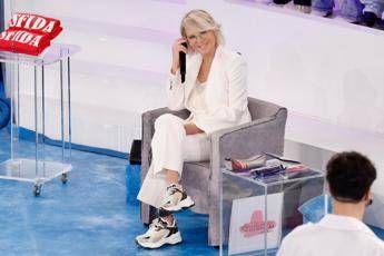 Amici oggi domenica 21 dicembre gli ospiti e le anticipazioni