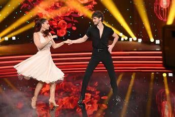 Ballando la domanda che imbarazza Delogu Con Nikita solo amicizia perche