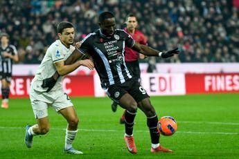 Davis tocca di braccio e segna il Var convalida il gol polemiche in Udinese Lazio