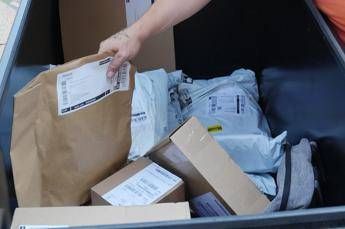 Dazi tassa Ue temporanea di 3 euro sui piccoli pacchi Dazi tassa Ue temporanea di 3 euro sui piccoli pacchi