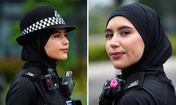 Ecco lhijab hi tech per le poliziotte islamiche in Inghilterra 3 anni per progettare il velo Ecco lhijab hi tech per le poliziotte islamiche in Inghilterra 3 anni per progettare il velo
