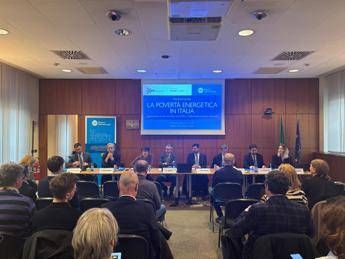 Energia Oipe nel 2024 24 milioni di famiglie in poverta energetica