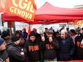 Ex Ilva sciopero a oltranza a Taranto e bloccata e autostrada a Genova
