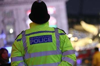 Ladri rubano auto con dentro carrozzina poi la restituiscono a bimba disabile