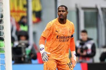 Manata di Maignan a Politano niente espulsione polemiche in Napoli Milan Manata di Maignan a Politano niente espulsione polemiche in Napoli Milan