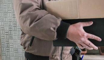 Manovra Urso Tassa su piccoli pacchi E per la consegna di quelli che arrivano dalla Cina Manovra Urso Tassa su piccoli pacchi E per la consegna di quelli che arrivano dalla Cina