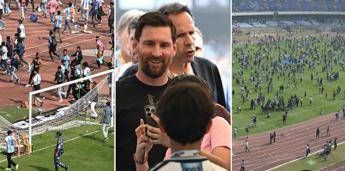 Messi a Calcutta delirio allo stadio caos e disordini Messi a Calcutta delirio allo stadio caos e disordini