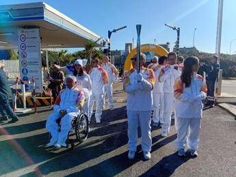 Milano Cortina Alburno Eni Fiamma olimpica illumina bioraffineria Gela legame azienda territorio