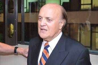 Morto Peter Arnett il premio Pulitzer per le cronache dal Vietnam aveva 91 anni Morto Peter Arnett il premio Pulitzer per le cronache dal Vietnam aveva 91 anni