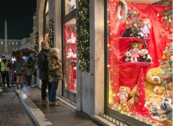 Natale giochi e dolci sicuri sotto lalbero e nella calza Occhio alle contraffazioni Natale giochi e dolci sicuri sotto lalbero e nella calza Occhio alle contraffazioni