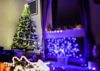 Natale quanto consumano le luci degli addobbi e come risparmiare