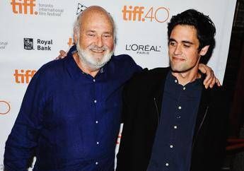 Omicidio regista Rob Reiner e moglie il figlio Nick e quella stanza dalbergo piena di sangue Omicidio regista Rob Reiner e moglie il figlio Nick e quella stanza dalbergo piena di sangue