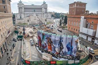 Roma al cantiere di piazza Venezia la terza opera di Murales