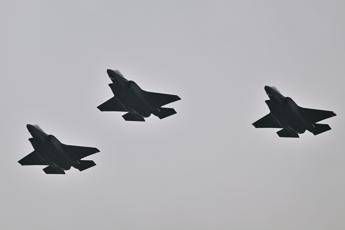 Russia Nato pericolo concreto di guerra anche la Svizzera si arma