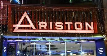 Sanremo e duello tra Fedez Masini e Tommaso Paradiso Sanremo e duello tra Fedez Masini e Tommaso Paradiso