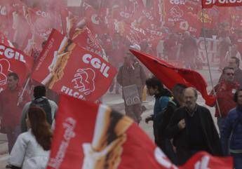 Sciopero generale 12 dicembre stop di 24 ore contro la manovra cortei in tutta Italia