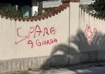 Spara a Giorgia rimossa scritta minatoria contro Meloni a Pietrasanta