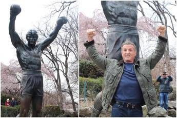 Stallone rivuole la sua statua di Rocky pronto scambio monumenti a Philadelphia Stallone rivuole la sua statua di Rocky pronto scambio monumenti a Philadelphia
