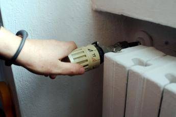 Termosifoni come fare per risparmiare Il gesto che aiuta la bolletta