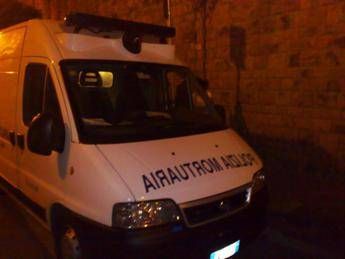 Trovato morto in un baule aperta uninchiesta indagati la madre e i fratelli