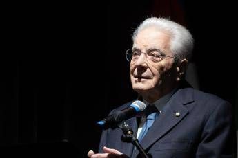 Ucraina Russia Mattarella Irresponsabile e inammissibile ridefinire confini con la forza