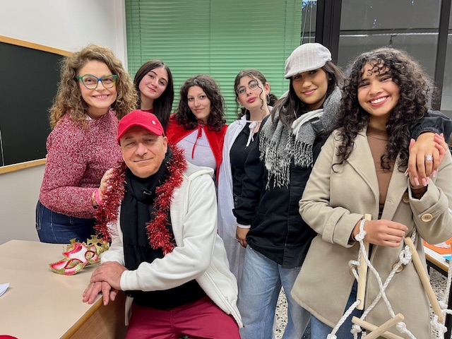 attrici con la prof Ferrari e conduttore Rai 1