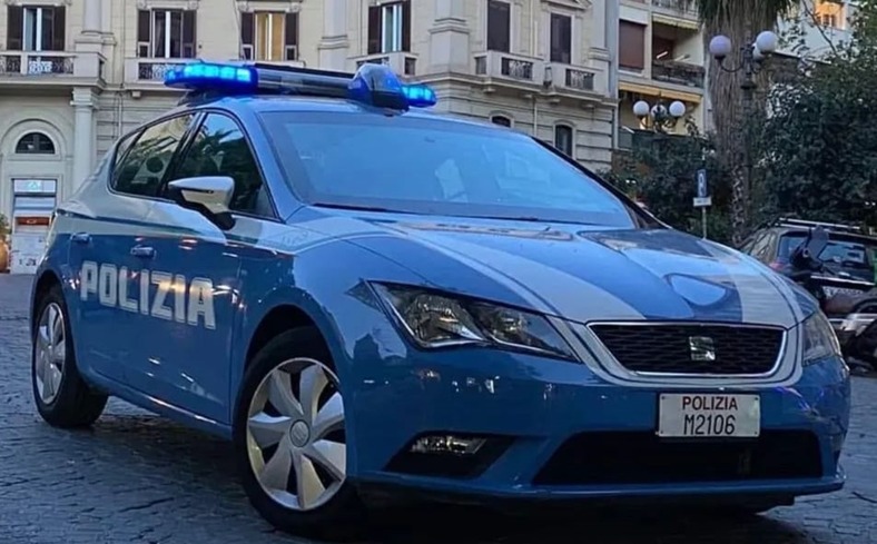 Aggredisce un uomo in pieno giorno colpendolo al volto con una testata. Polizia di Stato blocca ed arresta bresciano 48enne Aggredisce un uomo in pieno giorno colpendolo al volto con una testata. Polizia di Stato blocca ed arresta bresciano 48enne