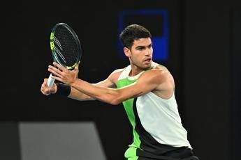 Alcaraz in campo con un cerotto problema vesciche agli Australian Open