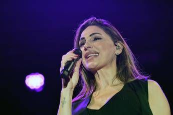 Anna Tatangelo tour rimandato Non e una decisione facile ho bisogno di tempo Anna Tatangelo tour rimandato Non e una decisione facile ho bisogno di tempo