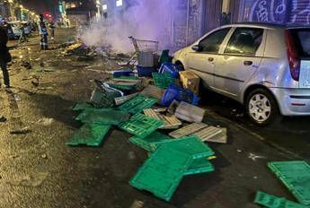 Askatasuna troupe Rai aggredita a Torino da antagonisti Askatasuna troupe Rai aggredita a Torino da antagonisti