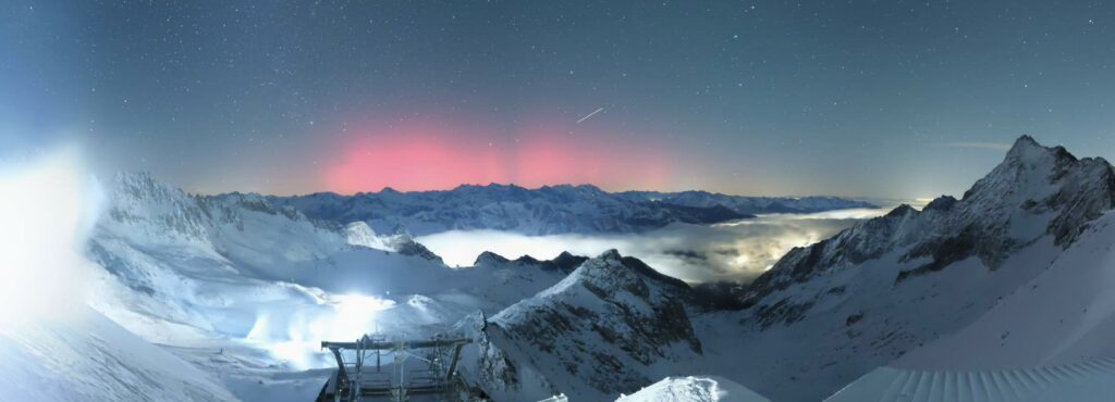 Aurora boreale spettacolare sul Presena un evento storico immortalato dalla webcam