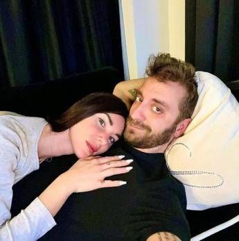 Bianca Atzei il post social che cancella Stefano Corti lui replica cosi