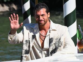 Can Yaman chi e la star delle soap turche arrestato per droga