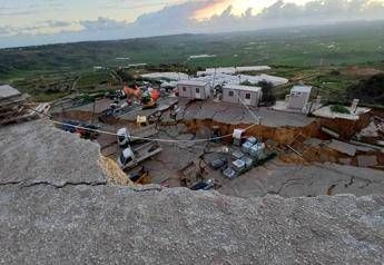 Frana a Niscemi notte al Palasport per oltre 500 sfollati Frana a Niscemi notte al Palasport per oltre 500 sfollati