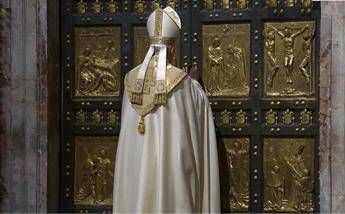 Giubileo Papa chiude la Porta Santa di S. Pietro aperta da Francesco