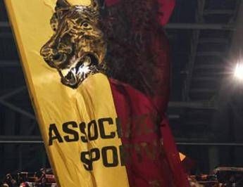 Guerriglia in A1 scontri nati da furto di bandiera romanista