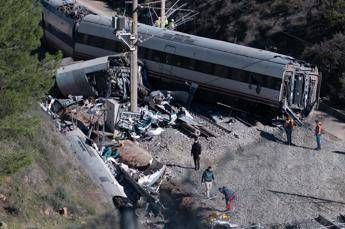 Incidente ferroviario Spagna il dramma di Cristina a 6 anni unica sopravvissuta della sua famiglia