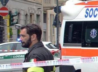 Incidente in corso Sempione a Milano tra mezzo Amsa e due auto un morto e due feriti