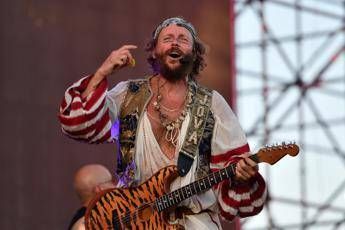 Jovanotti fan di Harry Styles 8 ore di coda con la figlia Teresa a Parigi