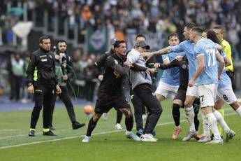 Lazio Napoli caos finale con tre espulsi e Conte in campo. Cose successo