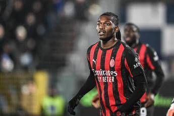 Leao vuole calciare il rigore Allegri dice no cose successo in Como Milan