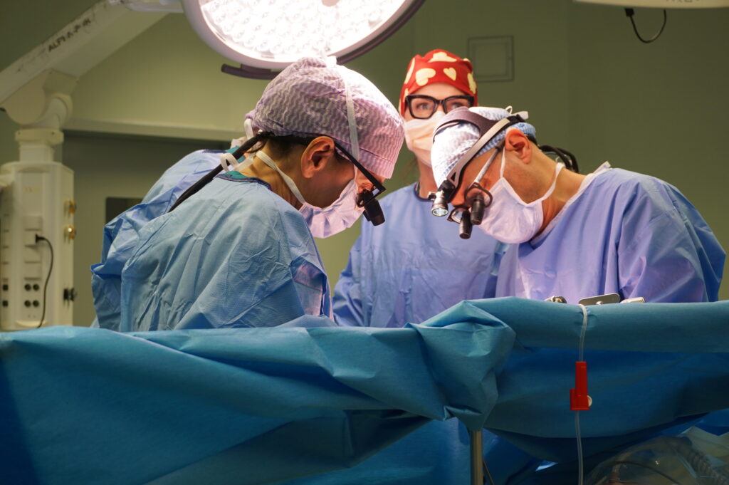 Padre dona due organi alla figlia. In Italia è il primo trapianto combinato da donatore vivente