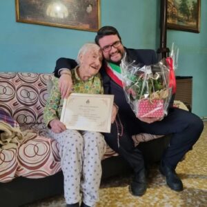 Lumezzane in festa per i 103 anni di nonna Pierina simpatia fede e un brindisi al limoncello Lumezzane in festa per i 103 anni di nonna Pierina simpatia, fede e un brindisi al limoncello