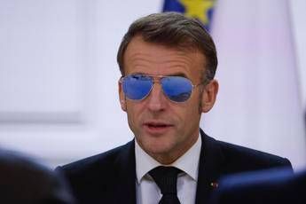 Macron e gli occhiali da sole Ho un problema allocchio