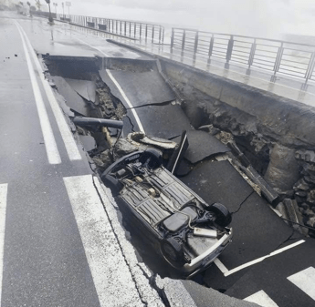 Maltempo in Sicilia anziano viola divieto di transito e finisce in una voragine