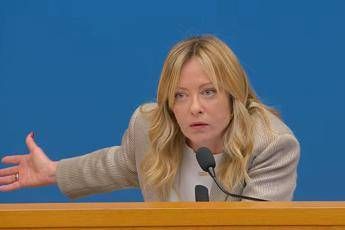 Meloni domanda sulle tasse Quando pensate di farlo. E lei risponde furiosa